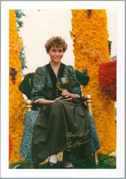 Photo Mehring Mosel, Jutta Fassian, German Wine Queen 1978/1988