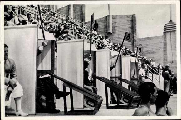 Sammelbild Olympia 1936, Punktrichter beim Kunstspringen