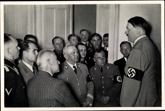 Collective picture Adolf Hitler No. 198 The leader with employees on the evening of the Reichstag election in March 1936