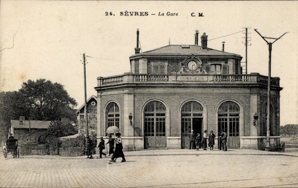 Postcard Sèvres Hauts de Seine, train station