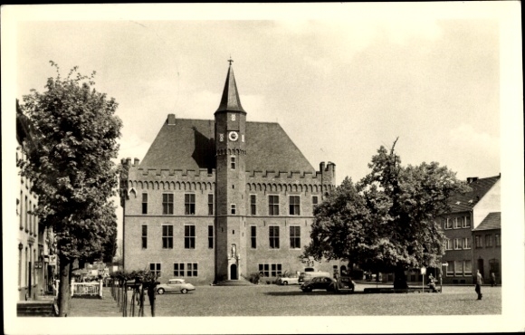 Postcard Kalkar in North Rhine Westphalia, town hall, exterior view, square, tree