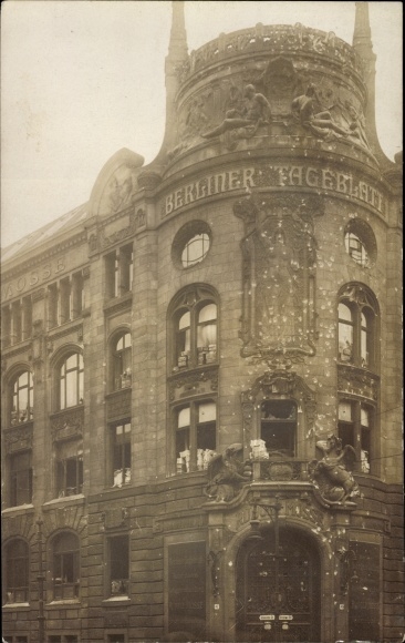 Foto Ak Berlin Mitte, Straßenkämpfe, Beschossenes Gebäude vom Berliner Tageblatt, Spartakusaufstand