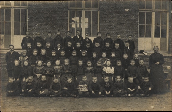 Photo Postcard Group picture of a school class