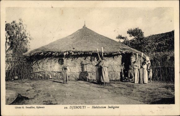 Ak Djibouti Dschibuti, Traditionelle indigene Architektur, Steinhütte mit Strohdach, Menschen ...