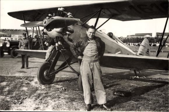 Photo Walter Hahn 7457, Gerhard Fieseler, German Aerobatic Champion, Fieseler F 2 Tiger aircraft