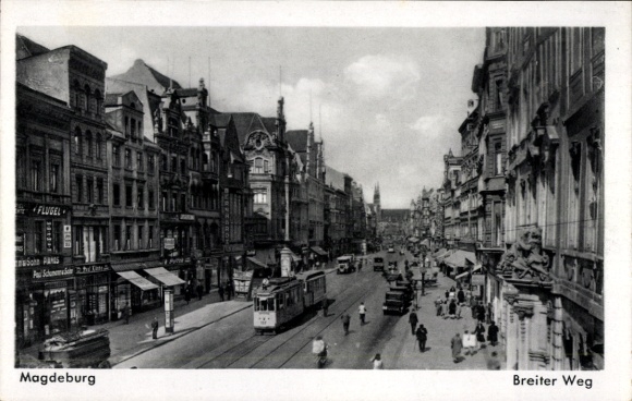 Postcard Magdeburg in Saxony Anhalt, Breiter Weg, tram, pedestrians
