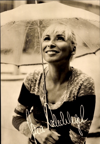 Postcard actress Vera Oelschlegel, umbrella, signature