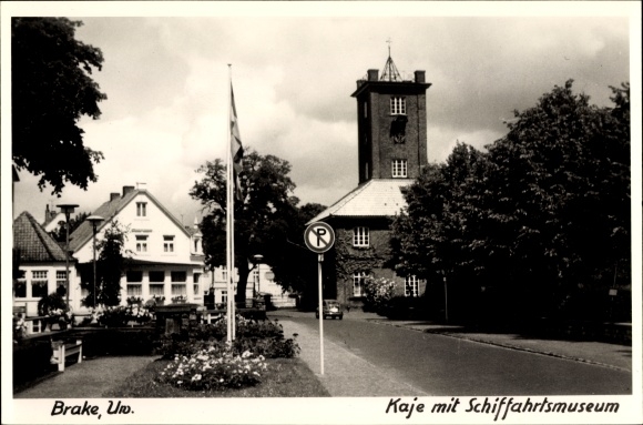 Photo Postcard Brake on the lower Weser, quay with shipping museum, clock tower