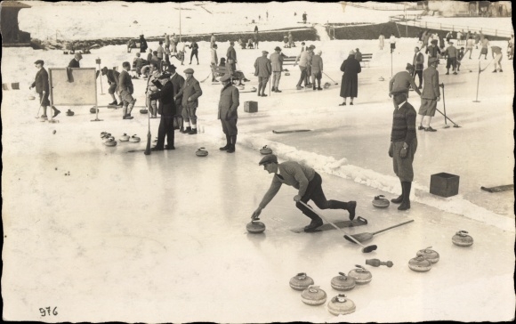 Photo Postcard People on the ice rink, curling, curling