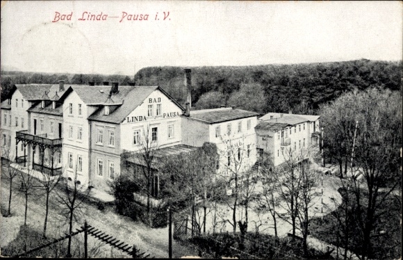 Ak Bad Linda Pausa im Vogtland, Bad Linda,  Gebäudeansicht, Waldgebiet, 