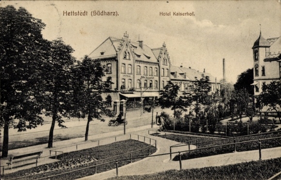 Ak Hettstedt im Südharz, Hotel Kaiserhof, Gebäude im Stil der Gründerzeit, Bäume im Vordergrund