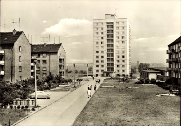 Ak Wolfen in Saksen-Anhalt, hoogbouw aan de Bertholt Brecht Strasse