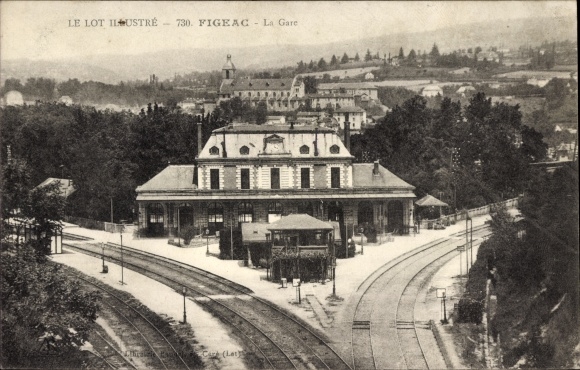 Postcard Figeac Lot, railway station