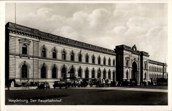 Postcard Magdeburg in Saxony Anhalt, The Main Station