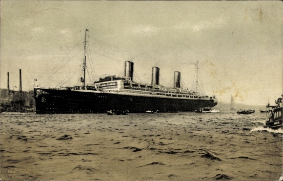 PC steamer Vaterland of the Hamburg Amerika Linie, HAPAG, port