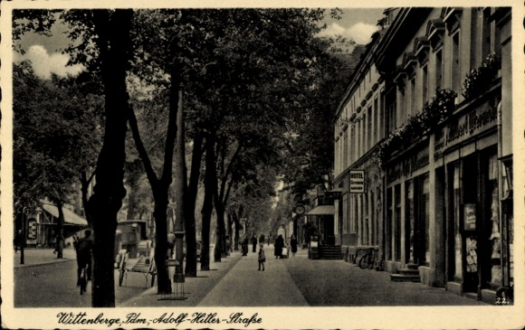Postcard Wittenberge in the Prignitz, Adolf Hitler Street with Hotel Germania, shops, passers-by