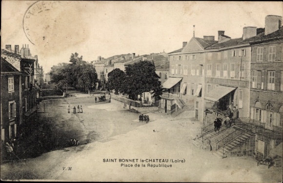 CPA Saint Bonnet le Château Loire, Place de la République