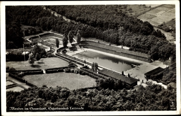 Ak Menden in het Sauerland, zwembad Leitmecke, luchtfoto 16536