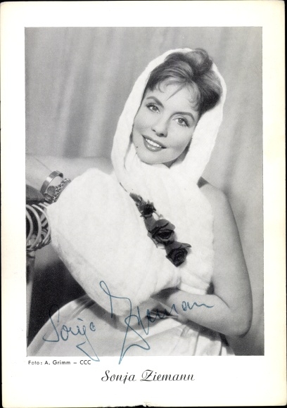 Postcard actress Sonja Ziemann, portrait