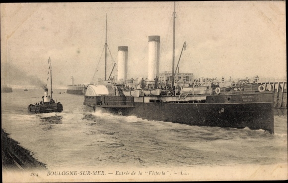 Postcard Boulogne sur Mer Pas de Calais, Entrance of Victoria, Steamer
