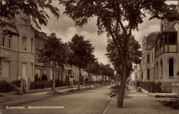 Postcard Euskirchen North Rhine Westphalia, Münstereifelerstrasse, city view, trees, architecture