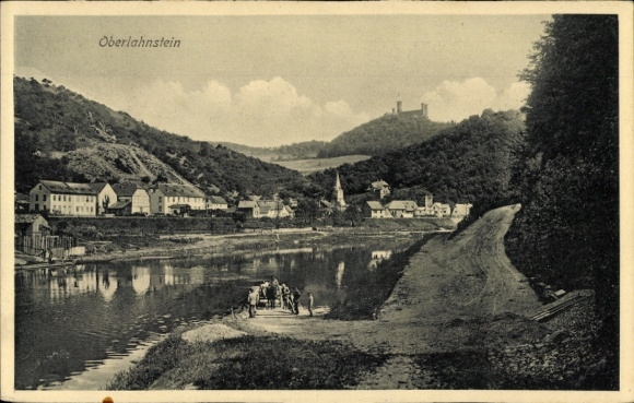 KP Oberlahnstein Lahnstein am Rhein, krajobraz rzeczny, domy na brzegu, ruiny w tle, woda...