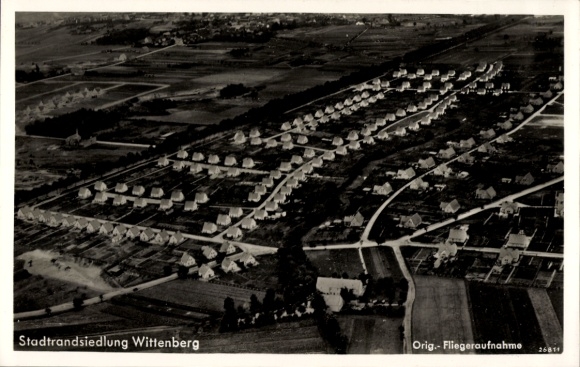 Ak Lutherstadt Wittenberg, Stadtrandsiedlung  Fliegeraufnahme, Wohnhäuser, Landschaft