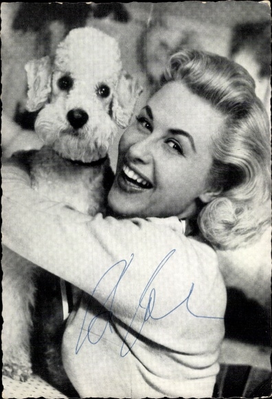 Postcard actress and singer Bibi Johns, portrait with poodle, autograph