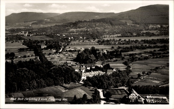 Ak Bad Boll in Württemberg, Luftaufnahme von Bad Boll, Landschaft, Berge, Häuser