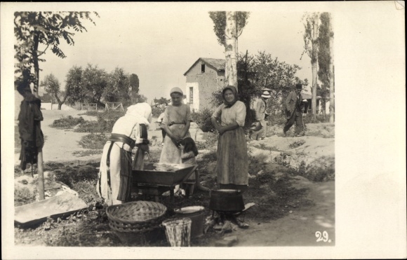 Zdjęcie KP Macedonia, serbskie kobiety, widok na miasto