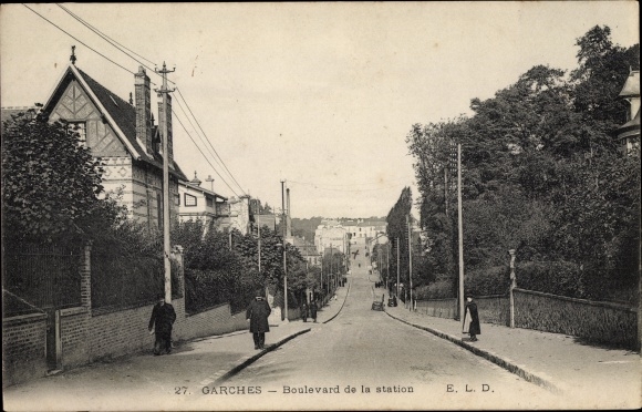 Postcard Garches Hauts de Seine, Boulevard de la station