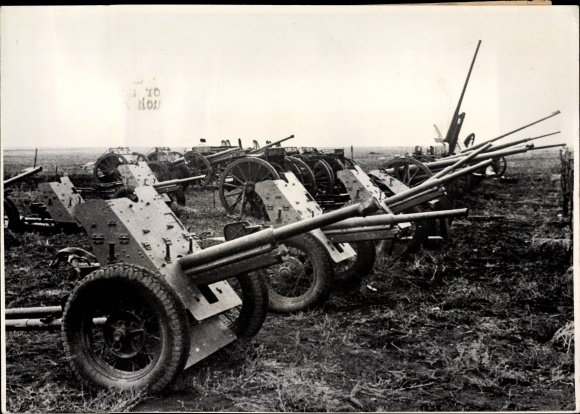Photo Soviet guns captured in the Crimean breakthrough, Perekop Isthmus, 1941
