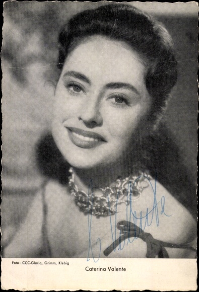 Postcard actress and singer Caterina Valente, portrait, autograph