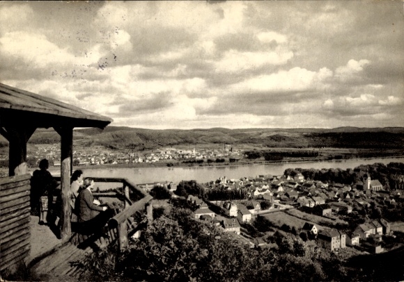 Postcard Bad Hönningen am Rhein, view of the Rhineland landscape, hilly surroundings, two people on Aussi