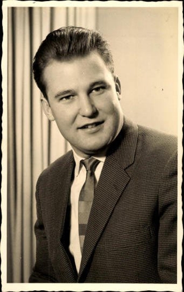 10 old photo PC men, various motifs