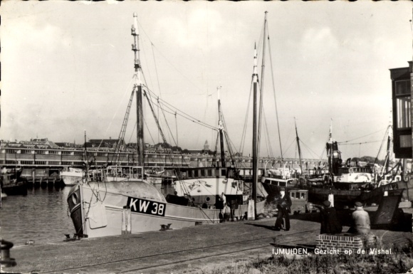 Ak Ijmuiden Velsen Nordholland Niederlande, Schiffe im Hafen, Schiff KW38