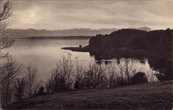Postcard Starnberg on Lake Starnberg, Upper Bavaria, lake view, mountain horizon, rows of trees, twilight