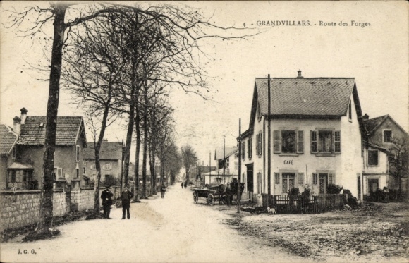 Postcard Grandvillars Territoire de Belfort, street, café, trees, people, horse-drawn carriage