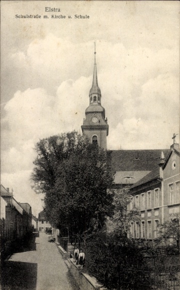 Postcard Elstra in Upper Lusatia Saxony, Schulstraße with church and school