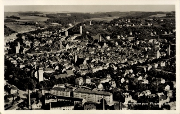 Ak Ravensburg in Württemberg Oberschwaben, Fliegeraufnahme vom Ort