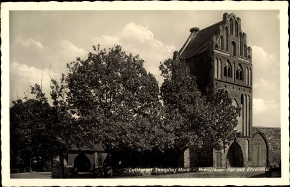 Ak Templin in der Uckermark, Prenzlauer Tor mit Ehrenmal