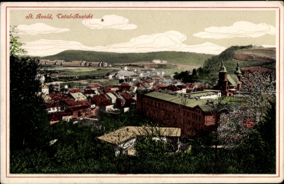Ak St. Avold Lothringen Moselle, Stadtansicht von  bewaldete Hügel,  Gebäude, farbenfroh