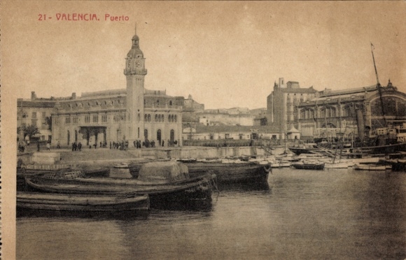 Ak Valencia Stadt Spanien, Hafen von  historische Gebäude, Boote im Wasser