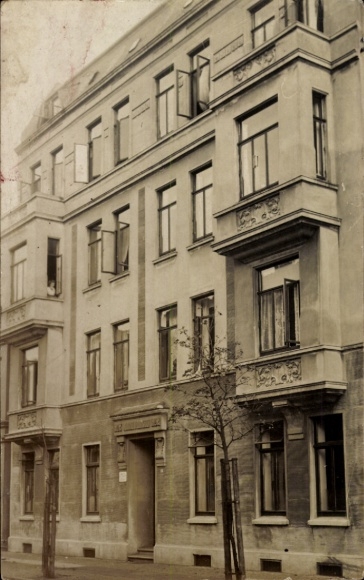 Photo Postcard Bad Driburg in Westphalia, residential building, residents at the window