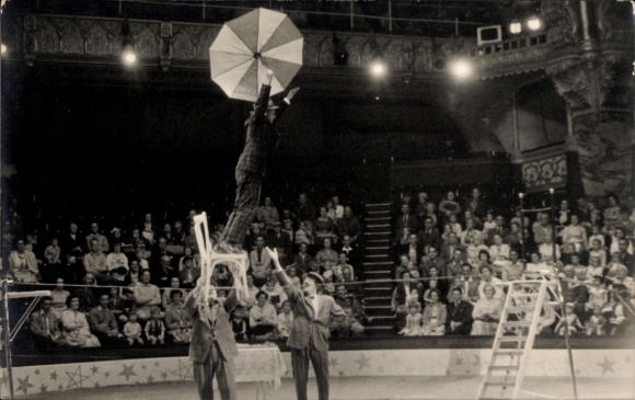 Photo Postcard circus performance, clowns, spectators
