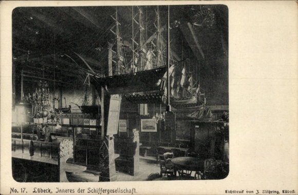 Postcard Hanseatic City of Lübeck, interior view of the Schiffergesellschaft, ship models, furnishings