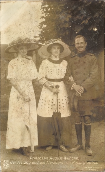 Postcard Princess August Wilhelm, the Duke and Duchess of Koburg-Gotha