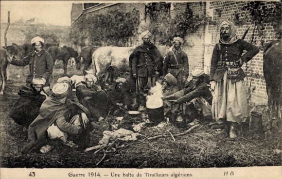 CPA Guerre 1914, Une halte de Tirailleurs algeriens