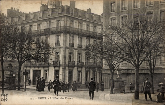 Postcard Brest Finistère, Hôtel des Posses, city view, architecture, people on the street