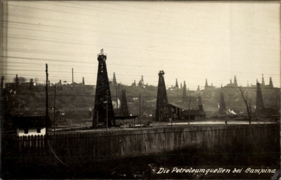 Photo Postcard Câmpina Romania, petroleum wells, oil drilling rigs